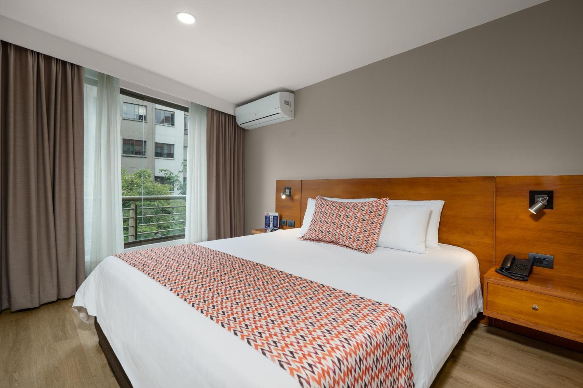 Leblon Suites Hotel Меделин Екстериор снимка